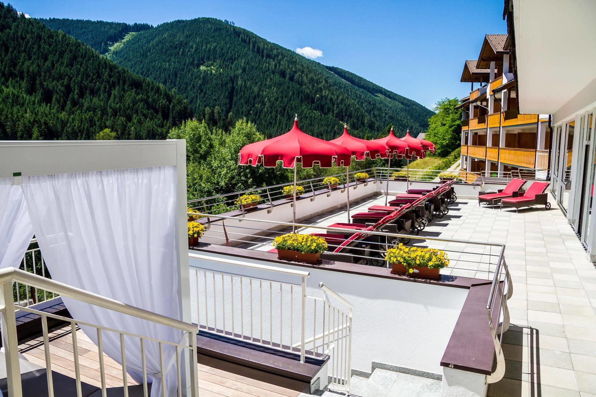 Engel Gourmet&Spa Welschnofen Buitenkant foto